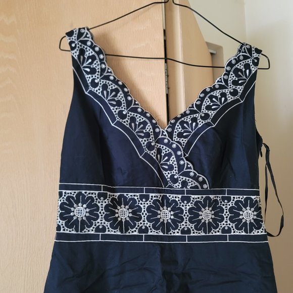 Dress - Picture 2 of 3